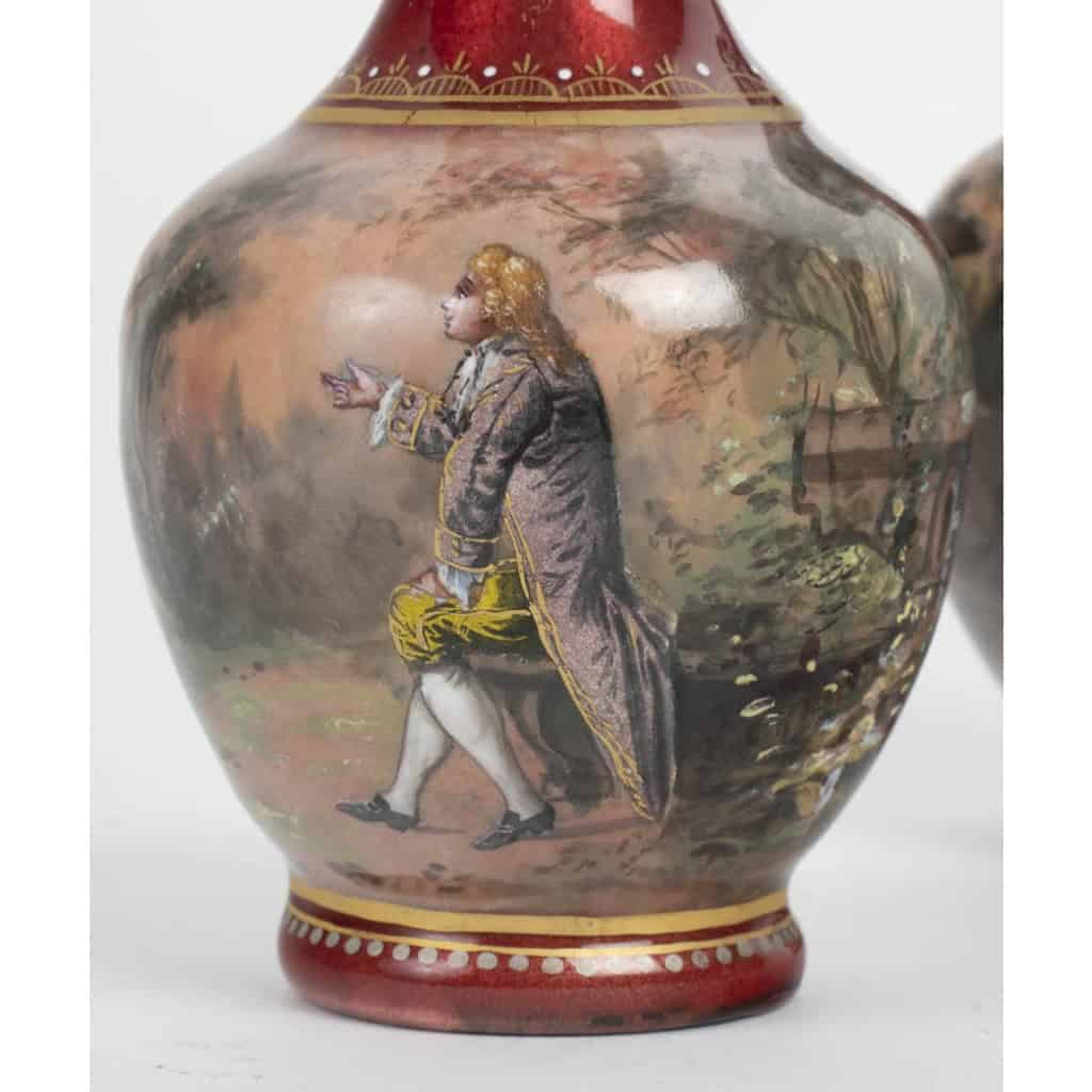 Une paire de vases en émail fin XIXè siècle | Biron Une paire de vases en émail fin XIXè siècle