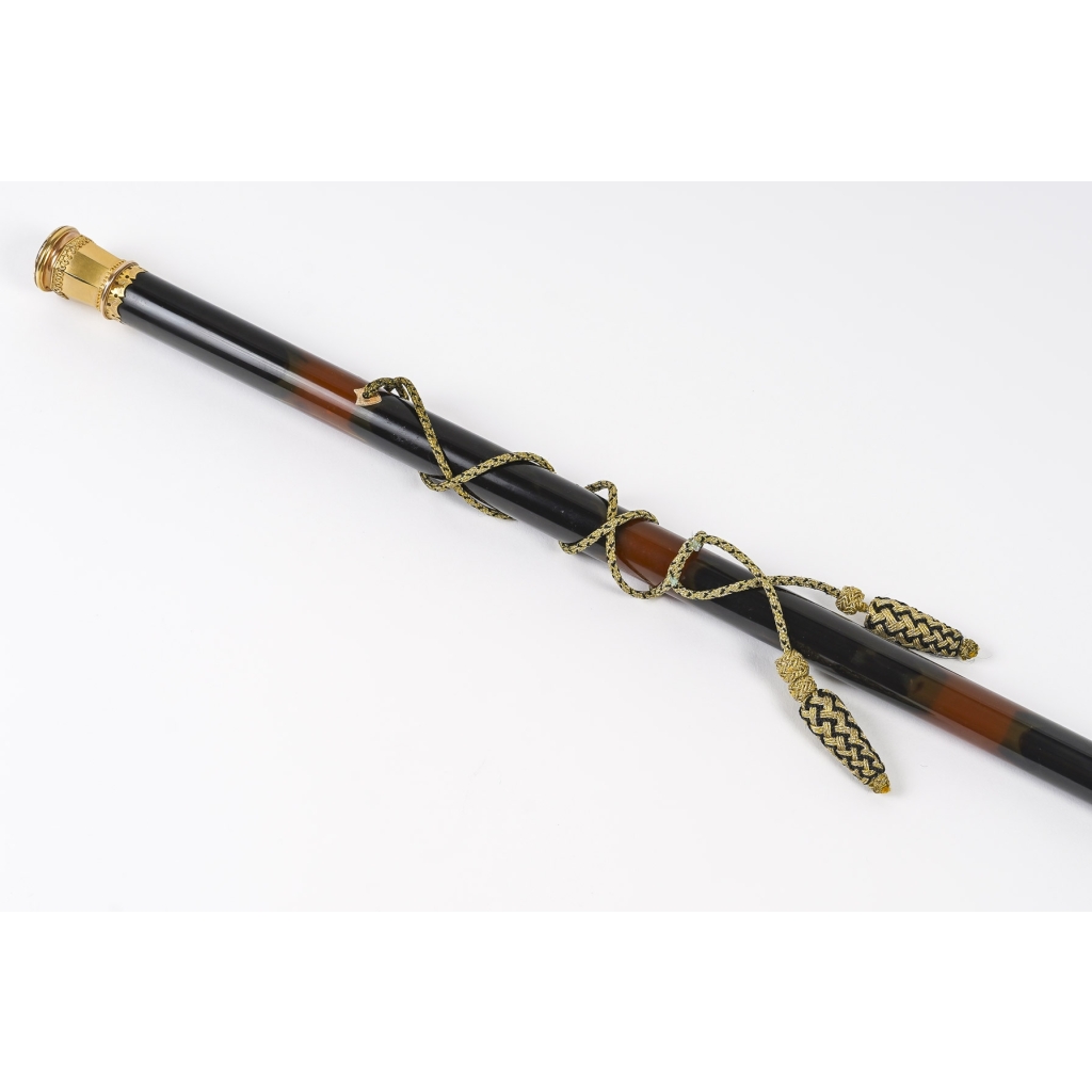 Exceptionnelle canne d’homme chinoise en écaille massive et pommeau d’or, vers 1860 | Biron Exceptionnelle canne d'homme chinoise en écaille massive et pommeau d'or, vers 1860