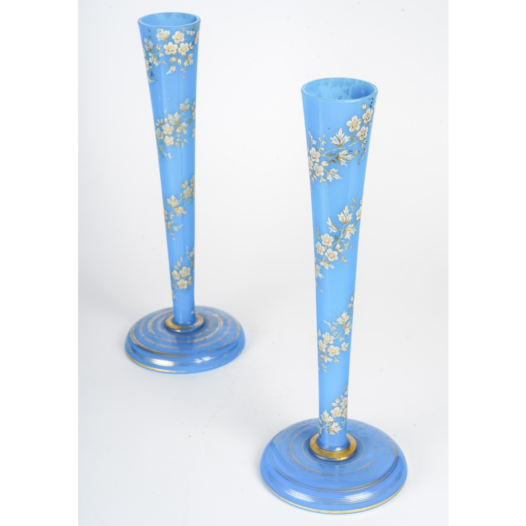 Opaline pair de vase émaillé d’époque 19em siècle | Biron Opaline pair de vase émaillé d’époque 19em siècle