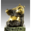 Sculpture en bronze doré et patinée représentant un Panda, XXème siècle. | Biron Sculpture en bronze doré et patinée représentant un Panda, XXème siècle.