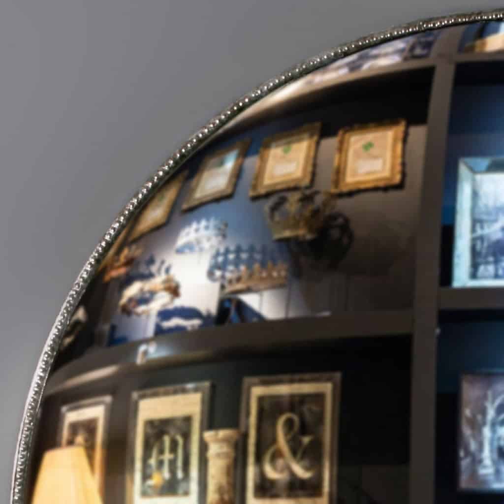 Miroir Sorcière, miroir bombé, Diamètre 120cm, miroir et métal, XXIème siècle. | Biron Miroir Sorcière, miroir bombé, Diamètre 120cm, miroir et métal, XXIème siècle.
