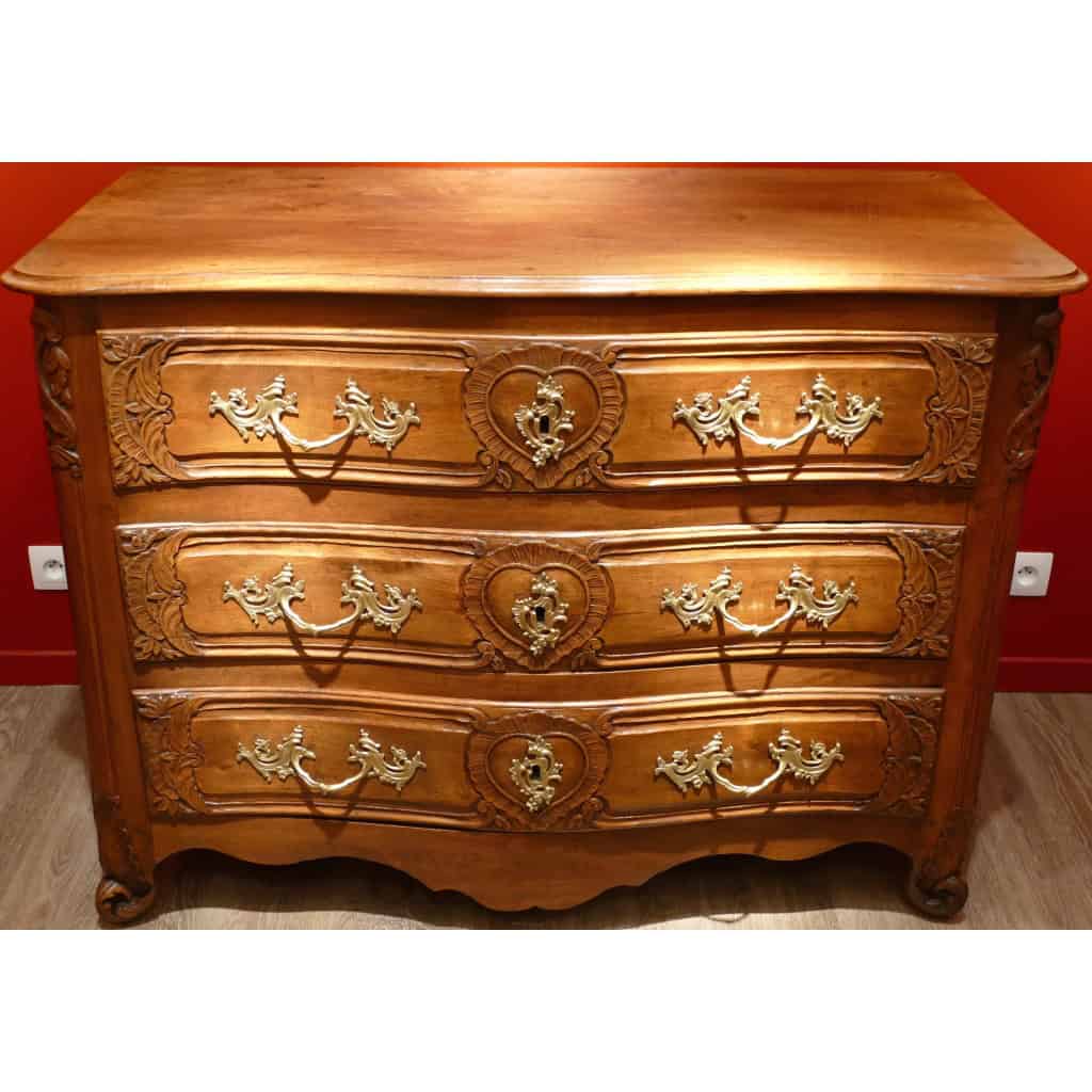 Commode de mariage Lyonnaise 18è siècle en Noyer Massif trois tiroirs | Biron Commode de mariage Lyonnaise 18è siècle en Noyer Massif