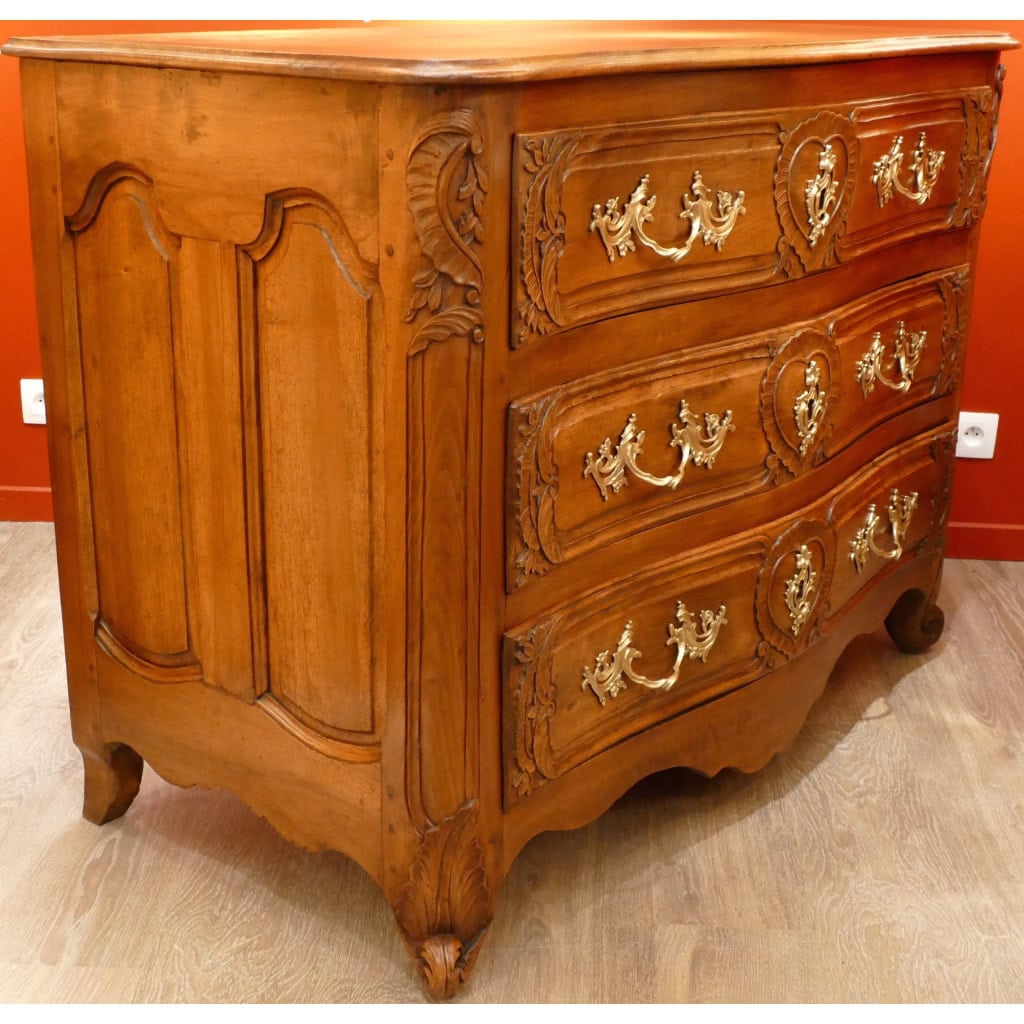 Commode de mariage Lyonnaise 18è siècle en Noyer Massif trois tiroirs | Biron Commode de mariage Lyonnaise 18è siècle en Noyer Massif