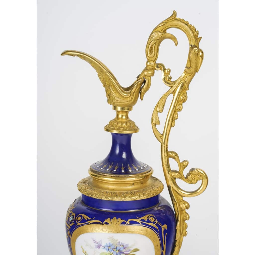 Sevres, dans le goût pair d’égayer en porcelaine et bronze doré | Biron Sevres, dans le goût pair d’égayer en porcelaine et bronze doré