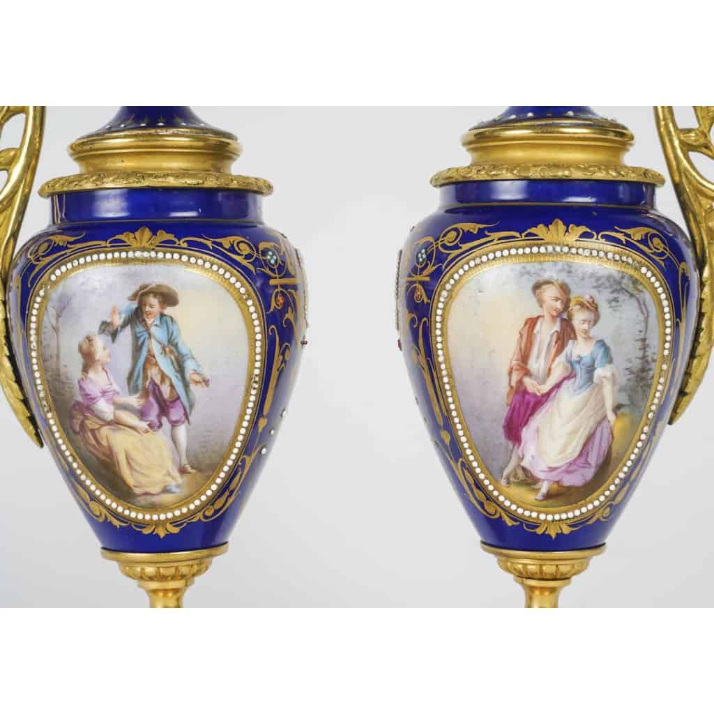 Sevres, dans le goût pair d’égayer en porcelaine et bronze doré | Biron Sevres, dans le goût pair d’égayer en porcelaine et bronze doré