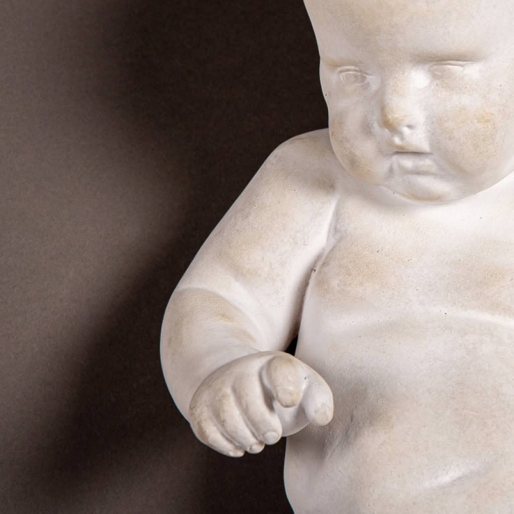 Sculpture d’un Bébé, en Plâtre, XXIème Siècle. | Biron Sculpture d’un Bébé, en Plâtre, XXIème Siècle.