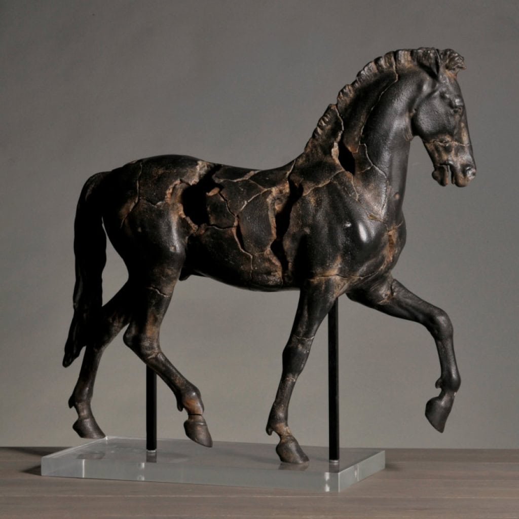 Sculpture d’un Cheval au Pas, Travail Contemporain, XXIème Siècle. | Biron |||||