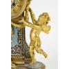 Garniture de cheminée en bronze émaillé d’époque 19em siècle cadran signé et le mouvement. | Biron Garniture de cheminée en bronze émaillé d’époque 19em siècle cadran signé et le mouvement.