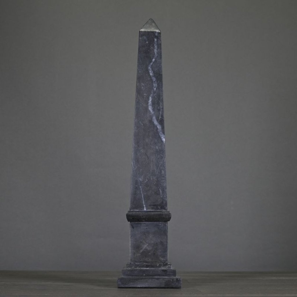 Paire D’Obélisque en Marbre gris et noir de style Napoléon III, XXème Siècle.
