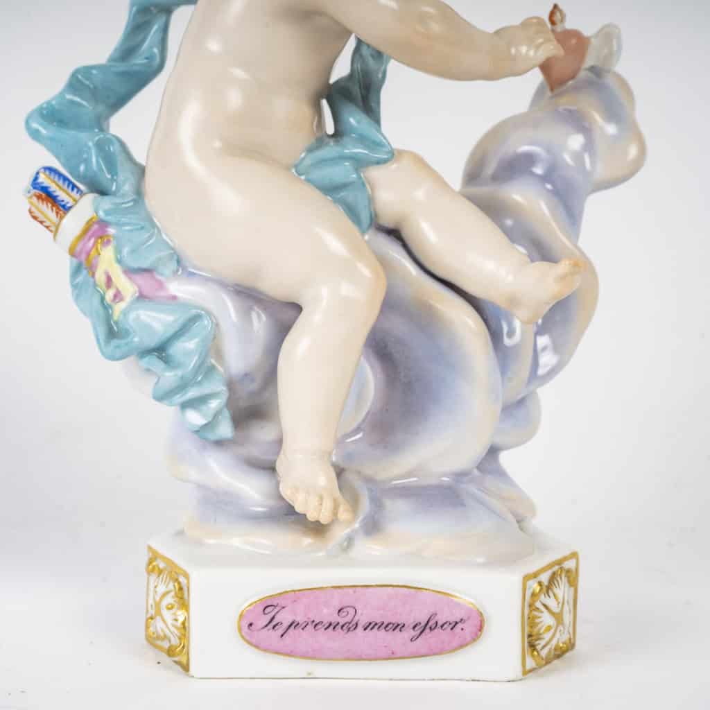Porcelain figurine from the Meissen factory, series of angels with mottos called Devisenkinder, XIX1st century | Biron Porcelain figurine from the Meissen factory, series of angels with mottoes known as Devisenkinder, XIXth century