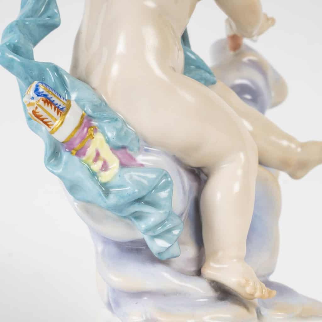 Porcelain figurine from the Meissen factory, series of angels with mottos called Devisenkinder, XIX1st century | Biron Porcelain figurine from the Meissen factory, series of angels with mottoes known as Devisenkinder, XIXth century