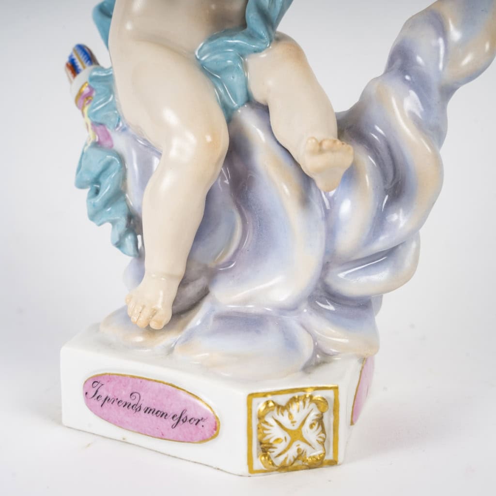 Porcelain figurine from the Meissen factory, series of angels with mottos called Devisenkinder, XIX1st century | Biron Porcelain figurine from the Meissen factory, series of angels with mottoes known as Devisenkinder, XIXth century