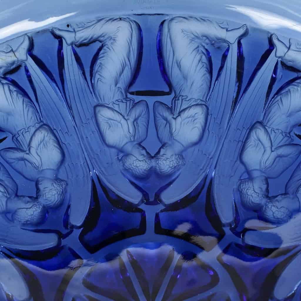 Coupe « Anges » verre bleu saphir de René LALIQUE | Biron Coupe "Anges" verre bleu saphir de René LALIQUE