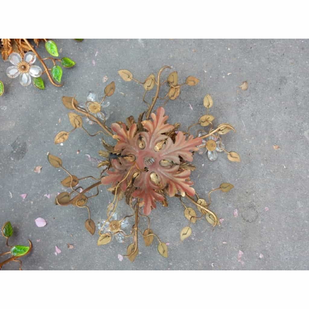 1970′ Paire de Plafonniers ou Appliques à Décor de Fleurs et Feuilles en Métal Doré Style Maison Baguès ou Banci Feuilles en Verre de Couleur Verte | Biron 1970′ Paire de Plafonniers ou Appliques à Décor de Fleurs et Feuilles en Métal Doré Style Maison Baguès ou Banci Feuilles en Verre de Couleur Verte