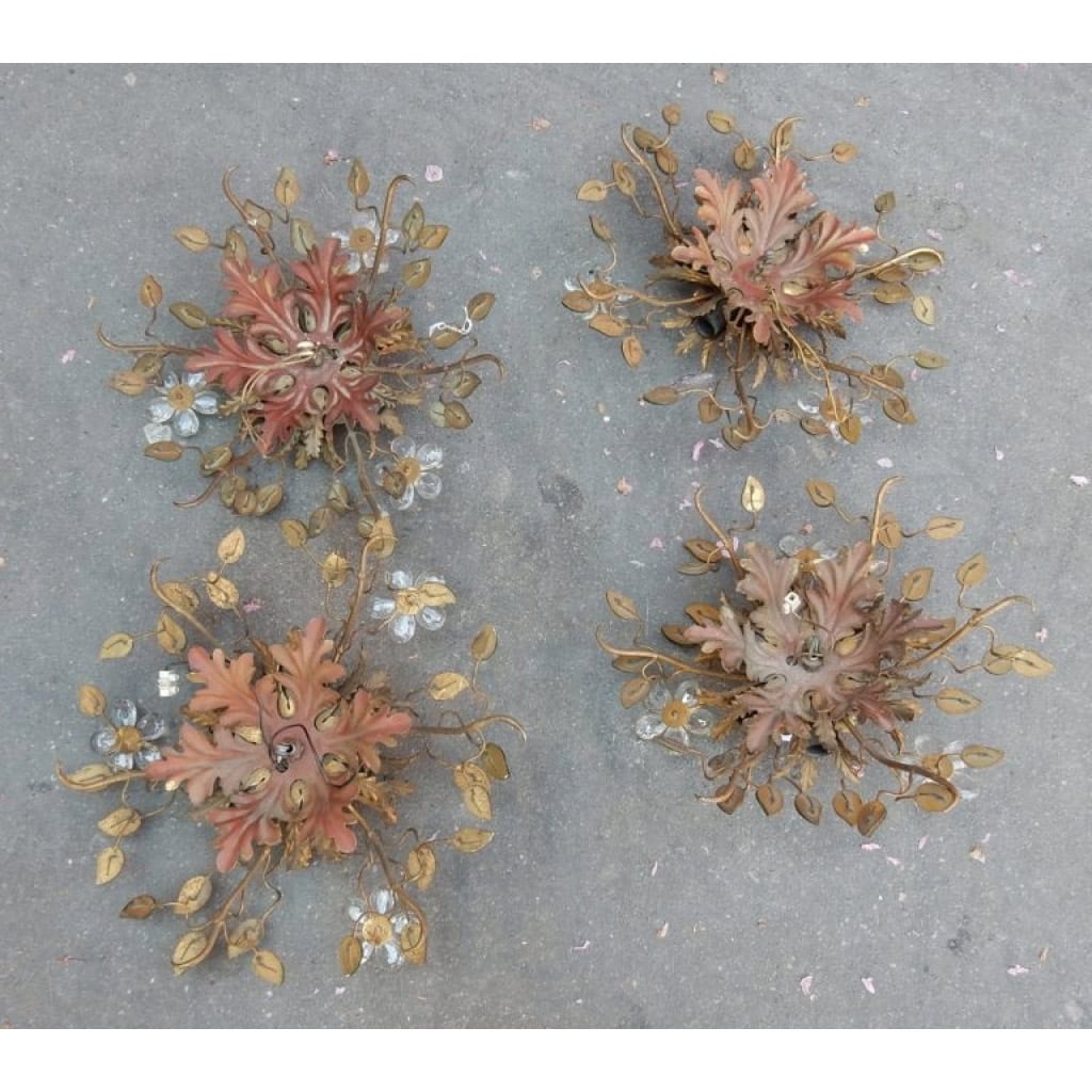 1970′ Paire de Plafonniers ou Appliques à Décor de Fleurs et Feuilles en Métal Doré Style Maison Baguès ou Banci Feuilles en Verre de Couleur Verte | Biron 1970′ Paire de Plafonniers ou Appliques à Décor de Fleurs et Feuilles en Métal Doré Style Maison Baguès ou Banci Feuilles en Verre de Couleur Verte