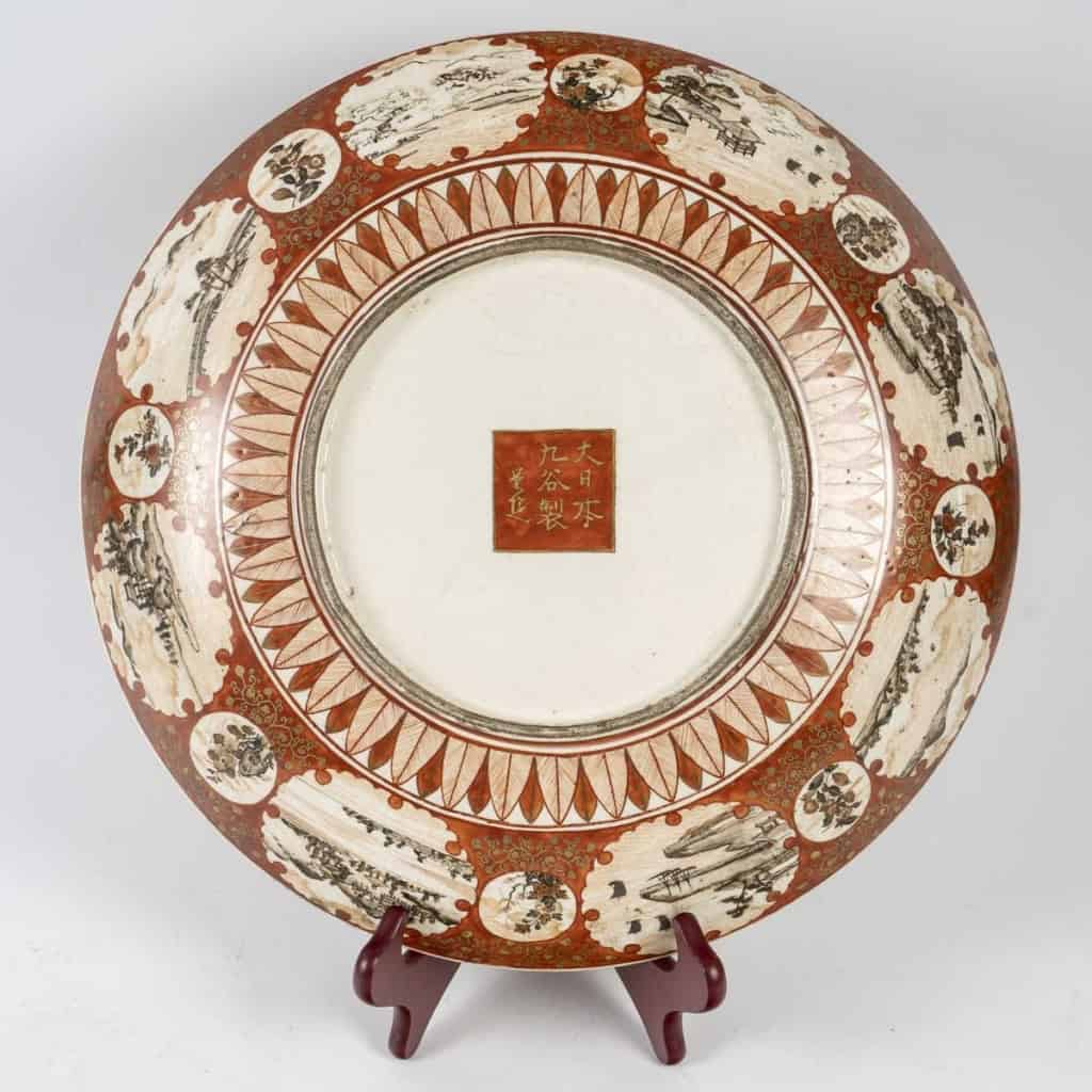 Plat japonais avec décors d’îles. | Biron Plat japonais avec décors d'îles.
