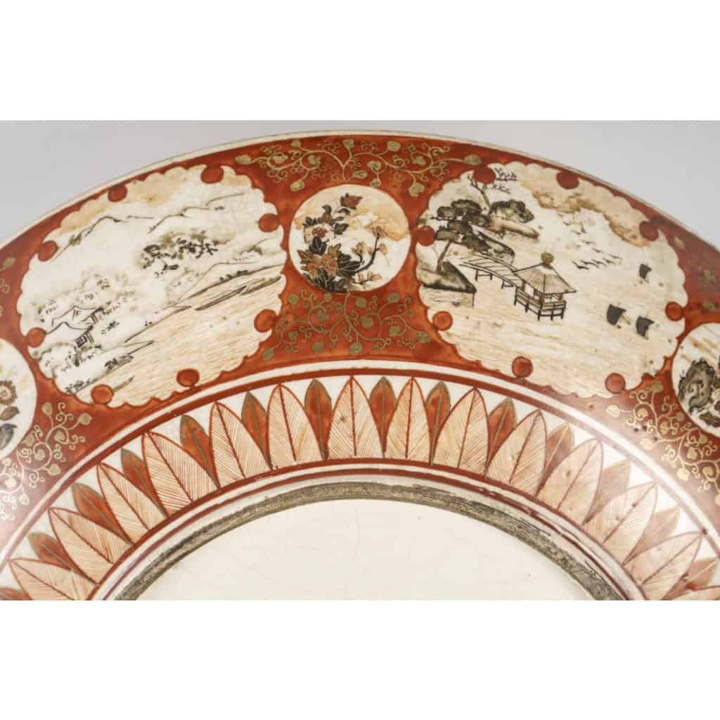 Plat japonais avec décors d’îles. | Biron Plat japonais avec décors d'îles.