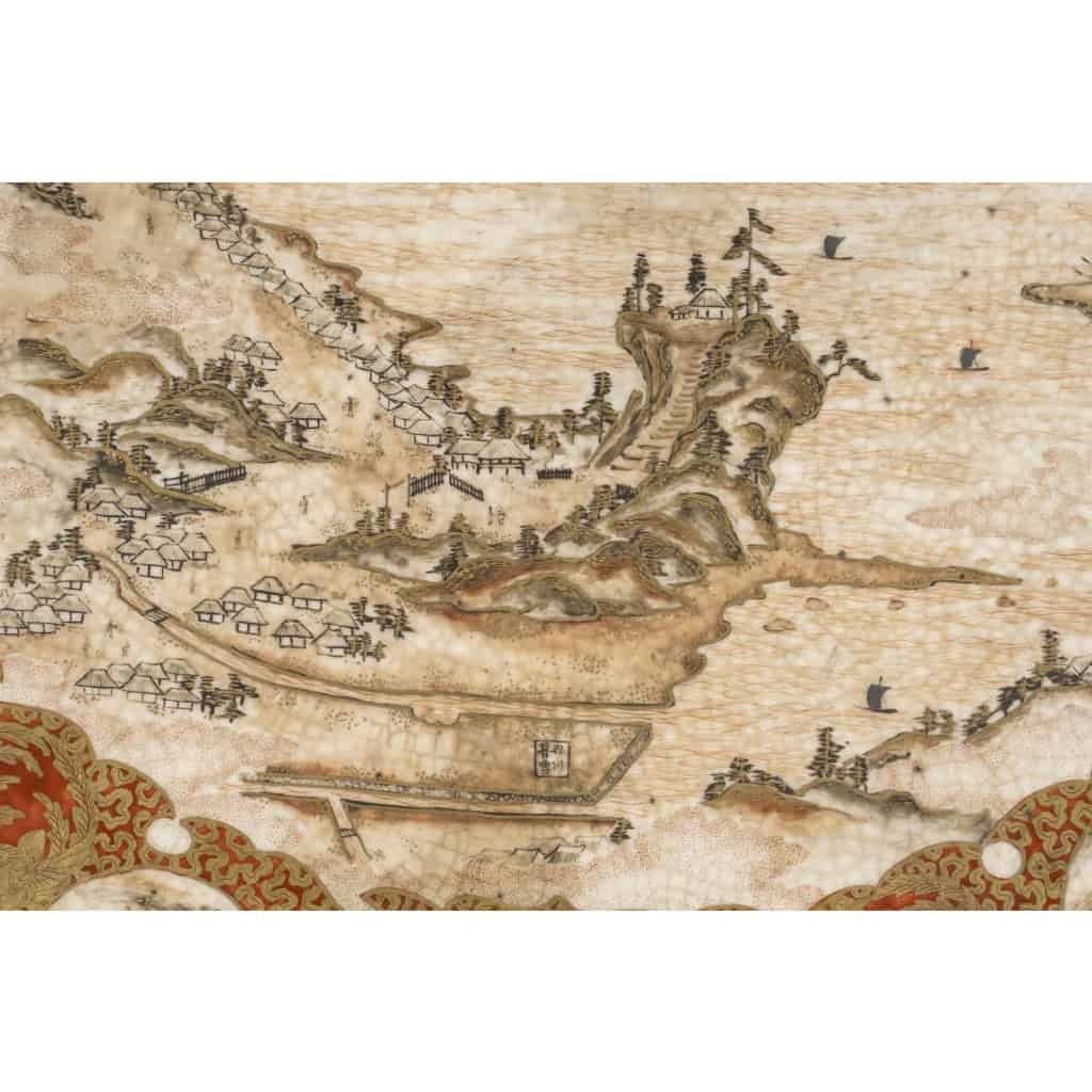Plat japonais avec décors d’îles. | Biron Plat japonais avec décors d'îles.