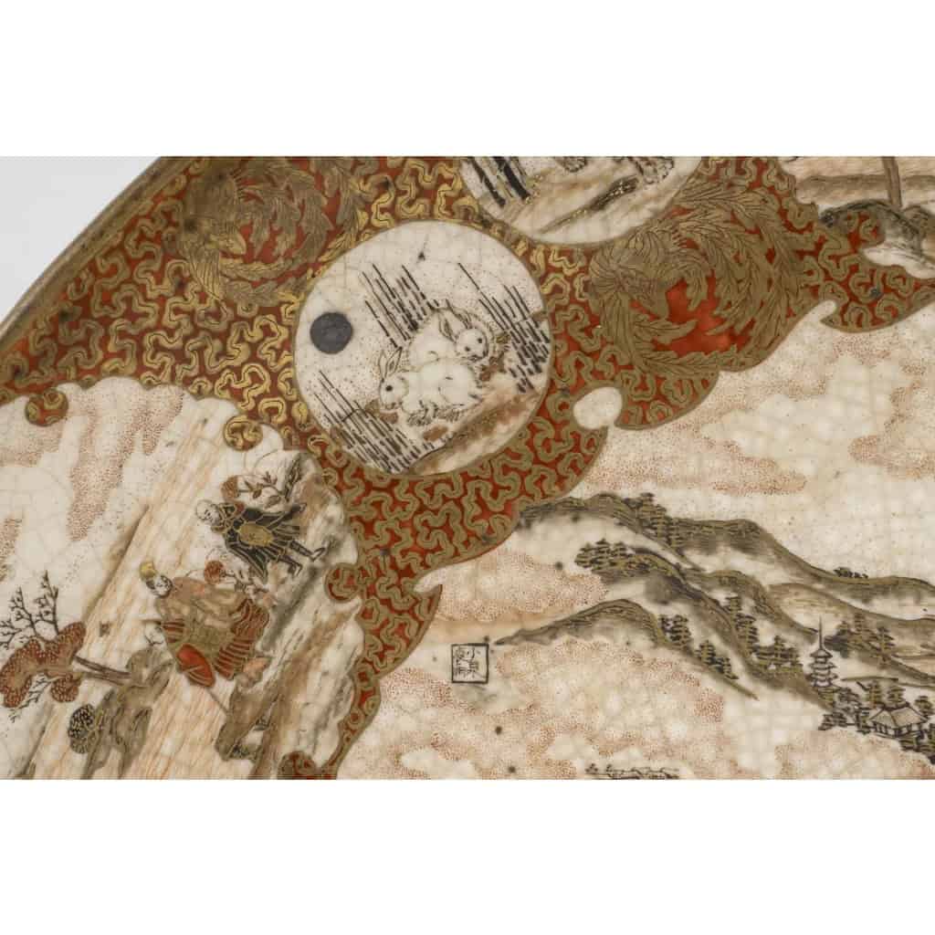Plat japonais avec décors d’îles. | Biron Plat japonais avec décors d'îles.