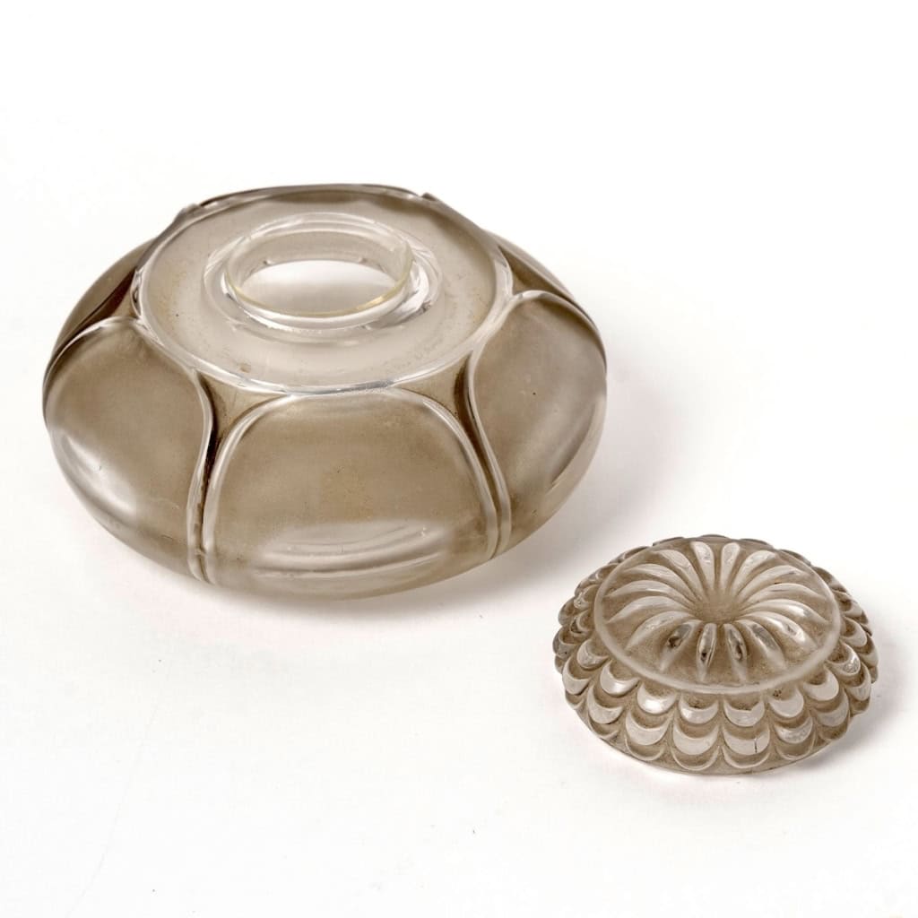 Encrier « Nénuphar » verre blanc patiné gris de René LALIQUE | Biron Encrier "Nénuphar" verre blanc patiné gris de René LALIQUE