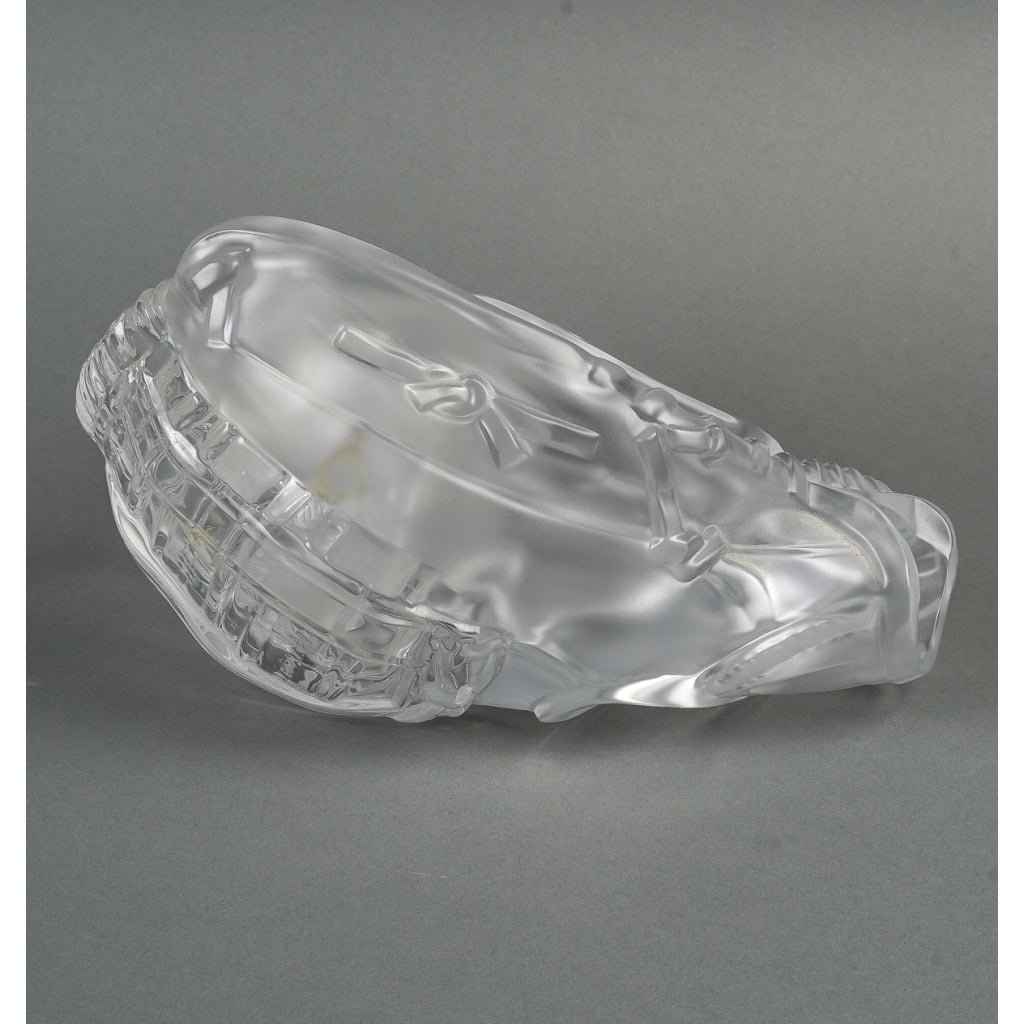 Gant de base-ball en cristal formant une coupe, XXème siècle. | Biron Gant de base-ball en cristal formant une coupe, XXème siècle.