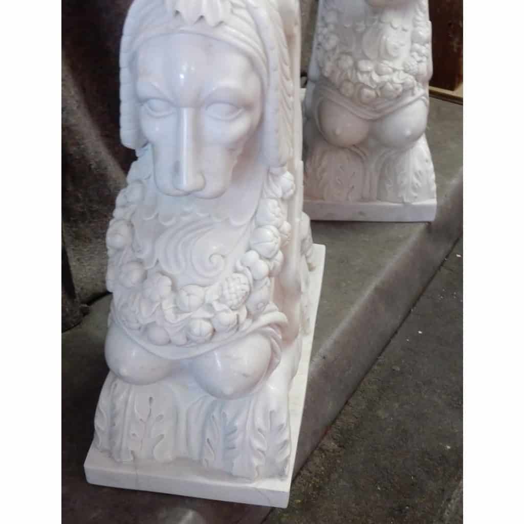 1950′ Paire de Sphinges En Marbre Blanc Statuaire | Biron 1950′ Paire de Sphinges En Marbre Blanc Statuaire