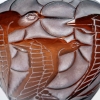 Vase « Courlis » verre rouge ambré patiné blanc de René LALIQUE | Biron Vase "Courlis" verre rouge ambré patiné blanc de René LALIQUE