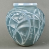 Vase « Sauterelles » verre opalescent patiné bleu de René LALIQUE | Biron Vase "Sauterelles" verre opalescent patiné bleu de René LALIQUE