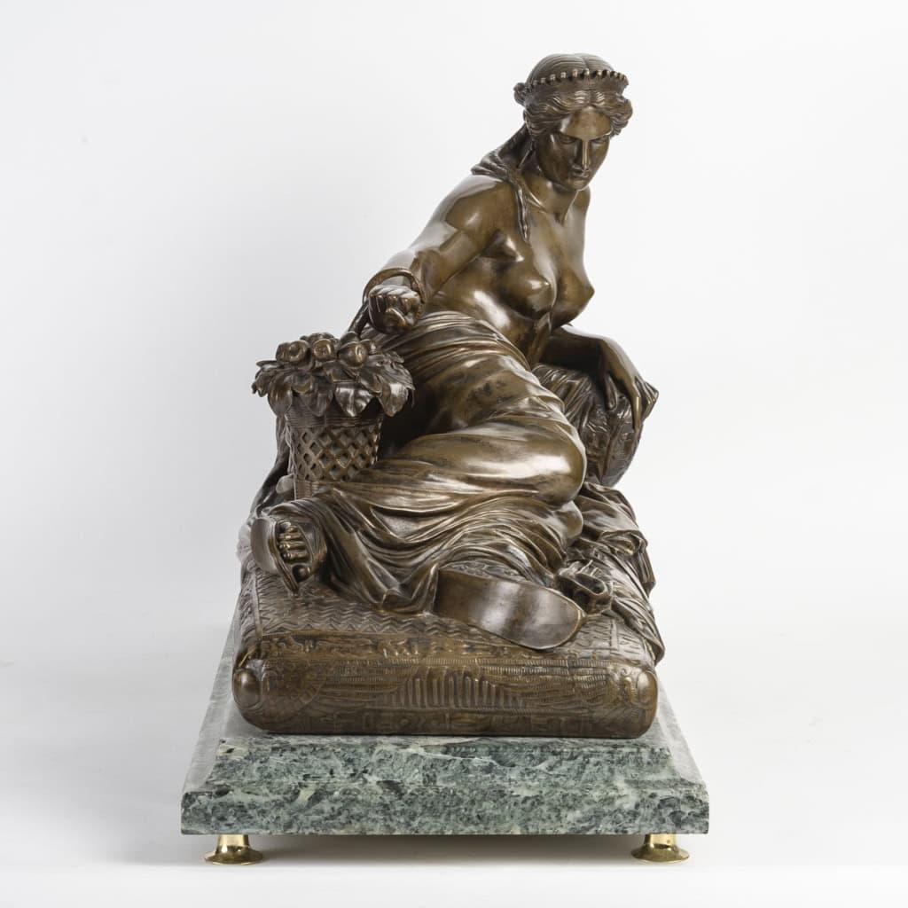 Bronze Représentant Cleopatre Allongée, Fonte De Barbedienne, époque Napoléon III | Biron Bronze Représentant Cleopatre Allongée, Fonte De Barbedienne, époque Napoléon III