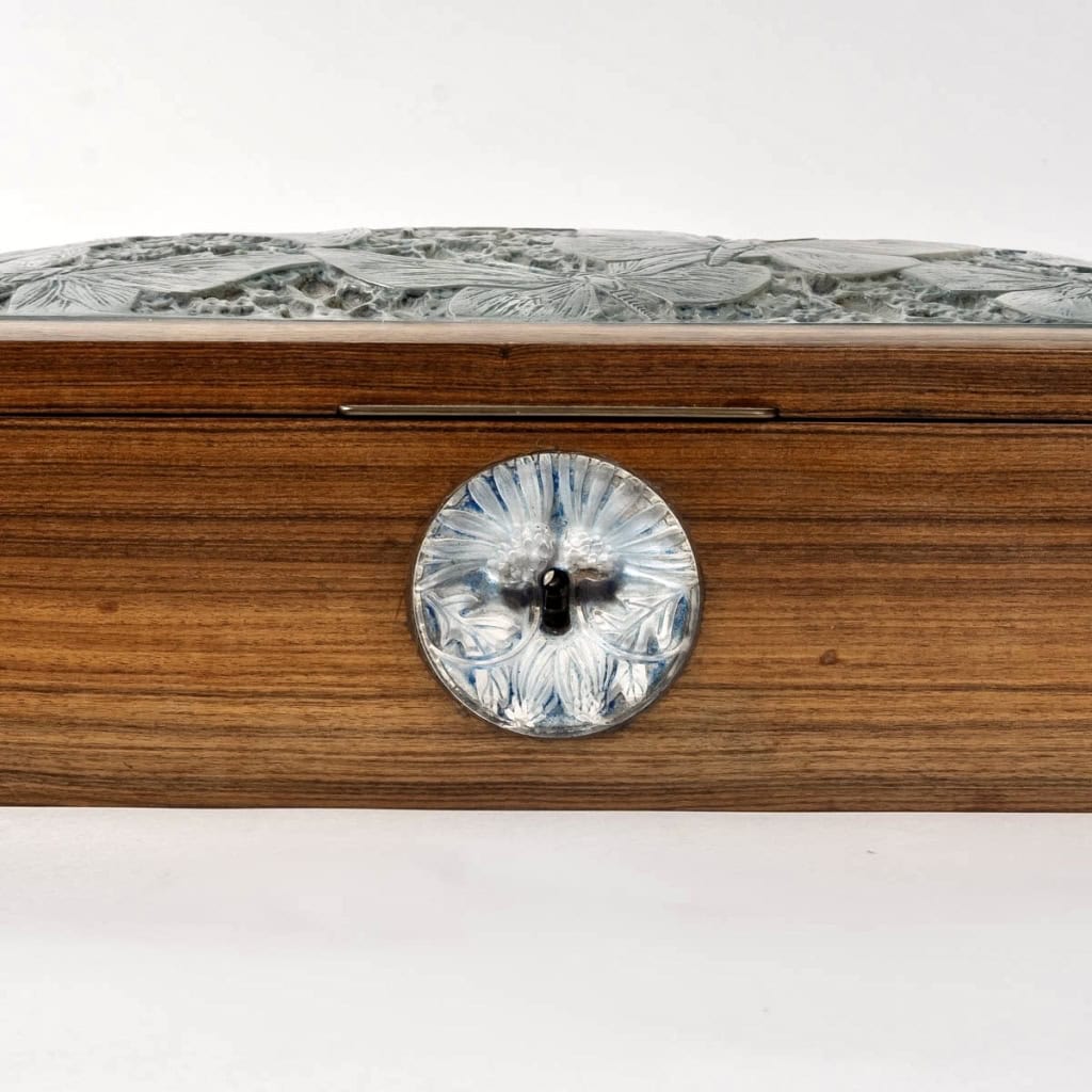 Coffret « Papillons » palissandre et verre blanc patiné bleu sur clinquant argent de René LALIQUE | Biron Coffret "Papillons" palissandre et verre blanc patiné bleu sur clinquant argent de René LALIQUE