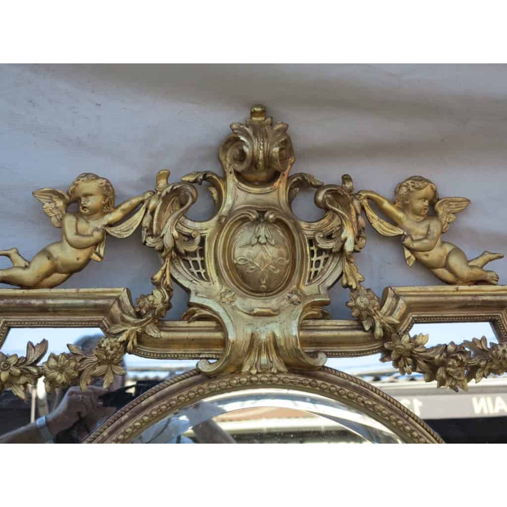 1880′ Miroir Napoléon III à Pare-closes et Médaillon Central Ovale Biseauté, aux Anges, Bois et Stuc Doré feuilles D’Or 4
