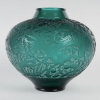 Vase « Aras » verre vert canard patiné blanc René LALIQUE | Biron Vase "Aras" verre vert canard patiné blanc René LALIQUE