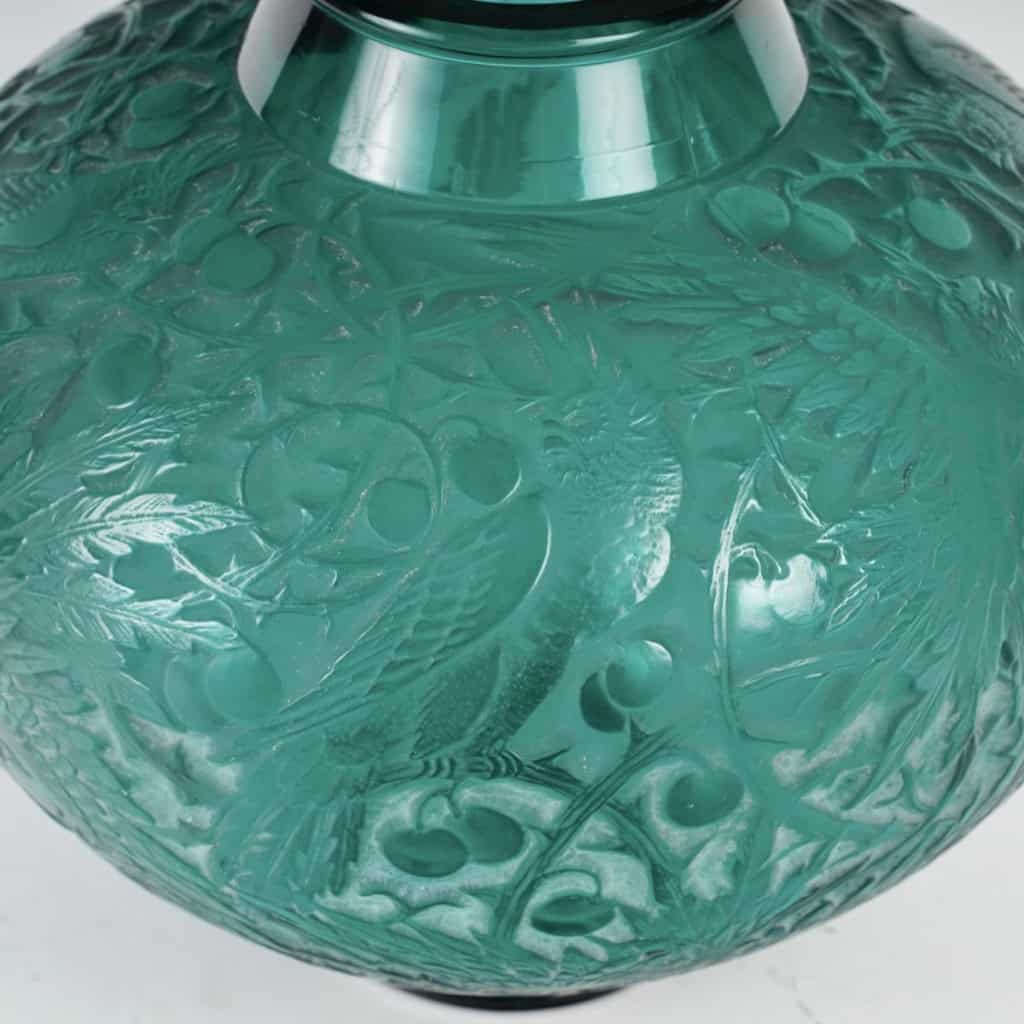 Vase « Aras » verre vert canard patiné blanc René LALIQUE | Biron Vase "Aras" verre vert canard patiné blanc René LALIQUE
