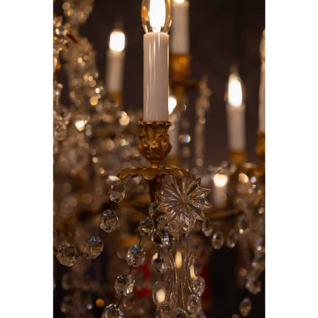 Lustre à dix-huit lumières en bronze ciselé et doré et décor de cristal Baccarat vers 1850-1860 | Biron Lustre à dix-huit lumières en bronze ciselé et doré et décor de cristal Baccarat vers 1850-1860