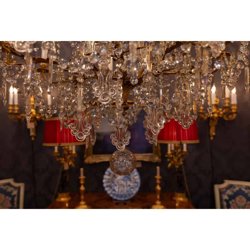 Lustre à dix-huit lumières en bronze ciselé et doré et décor de cristal Baccarat vers 1850-1860 | Biron Lustre à dix-huit lumières en bronze ciselé et doré et décor de cristal Baccarat vers 1850-1860