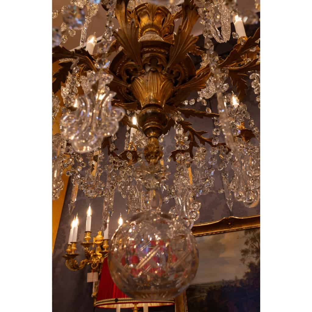 Lustre à dix-huit lumières en bronze ciselé et doré et décor de cristal Baccarat vers 1850-1860 | Biron Lustre à dix-huit lumières en bronze ciselé et doré et décor de cristal Baccarat vers 1850-1860