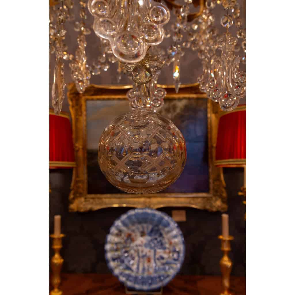 Lustre à dix-huit lumières en bronze ciselé et doré et décor de cristal Baccarat vers 1850-1860 | Biron Lustre à dix-huit lumières en bronze ciselé et doré et décor de cristal Baccarat vers 1850-1860
