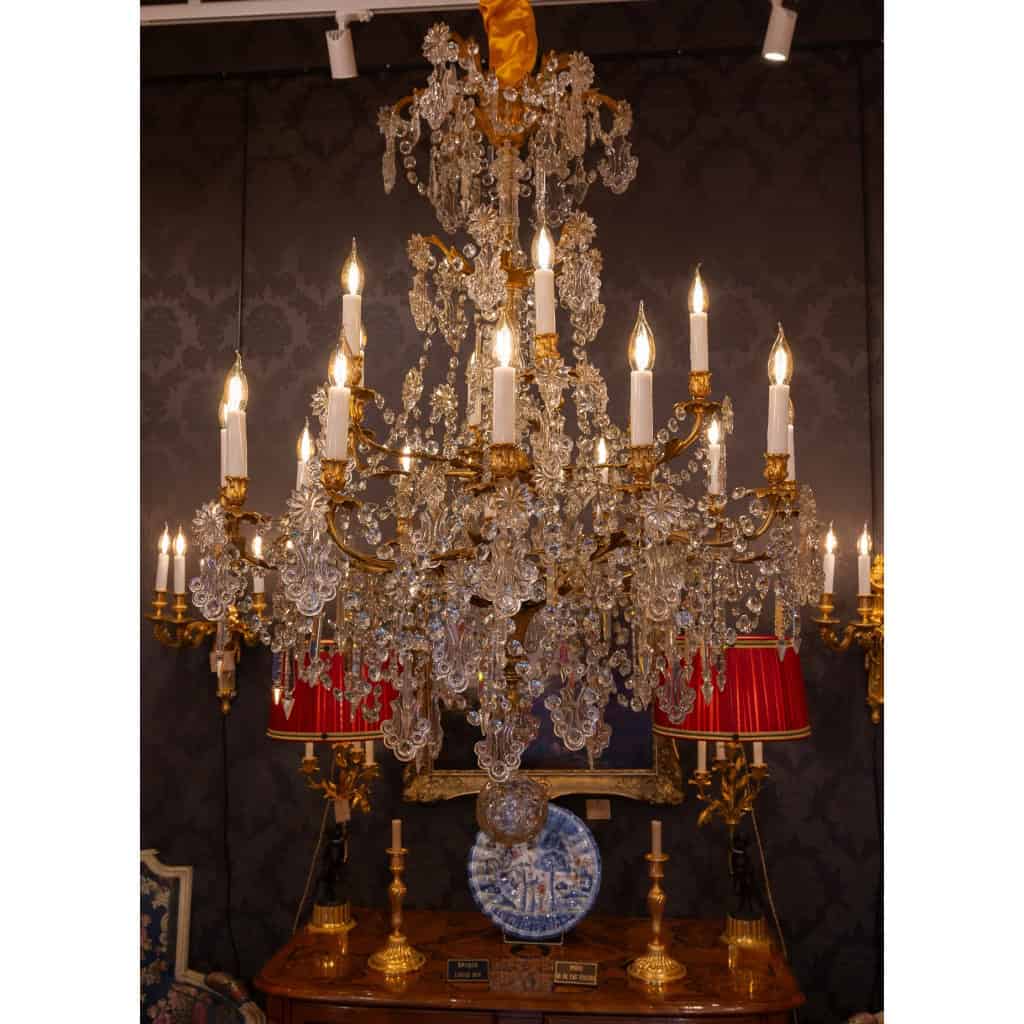 Lustre à dix-huit lumières en bronze ciselé et doré et décor de cristal Baccarat vers 1850-1860 | Biron Lustre à dix-huit lumières en bronze ciselé et doré et décor de cristal Baccarat vers 1850-1860