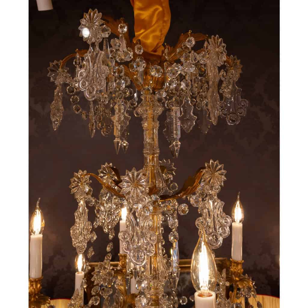 Lustre à dix-huit lumières en bronze ciselé et doré et décor de cristal Baccarat vers 1850-1860 | Biron Lustre à dix-huit lumières en bronze ciselé et doré et décor de cristal Baccarat vers 1850-1860