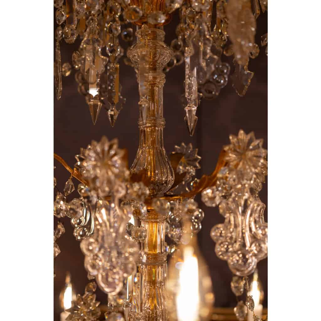 Lustre à dix-huit lumières en bronze ciselé et doré et décor de cristal Baccarat vers 1850-1860 | Biron Lustre à dix-huit lumières en bronze ciselé et doré et décor de cristal Baccarat vers 1850-1860