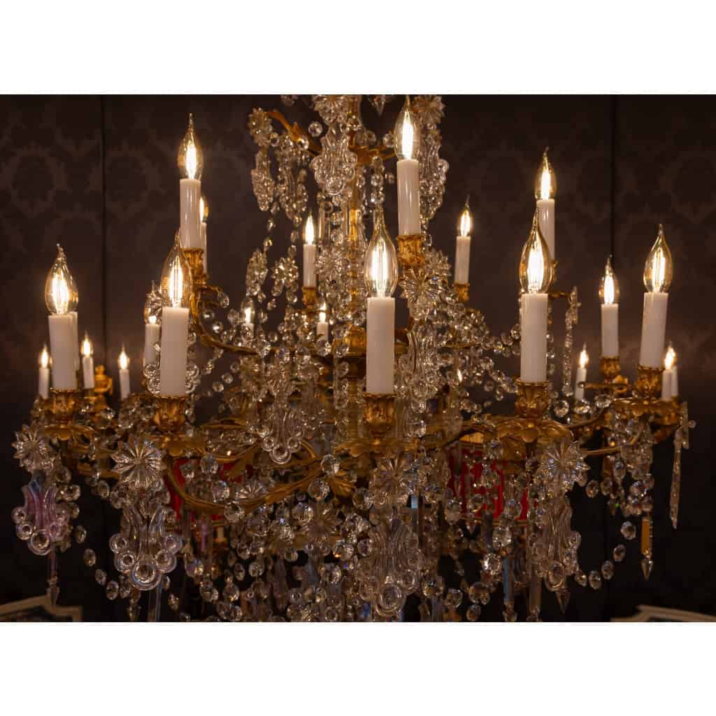 Lustre à dix-huit lumières en bronze ciselé et doré et décor de cristal Baccarat vers 1850-1860 | Biron Lustre à dix-huit lumières en bronze ciselé et doré et décor de cristal Baccarat vers 1850-1860