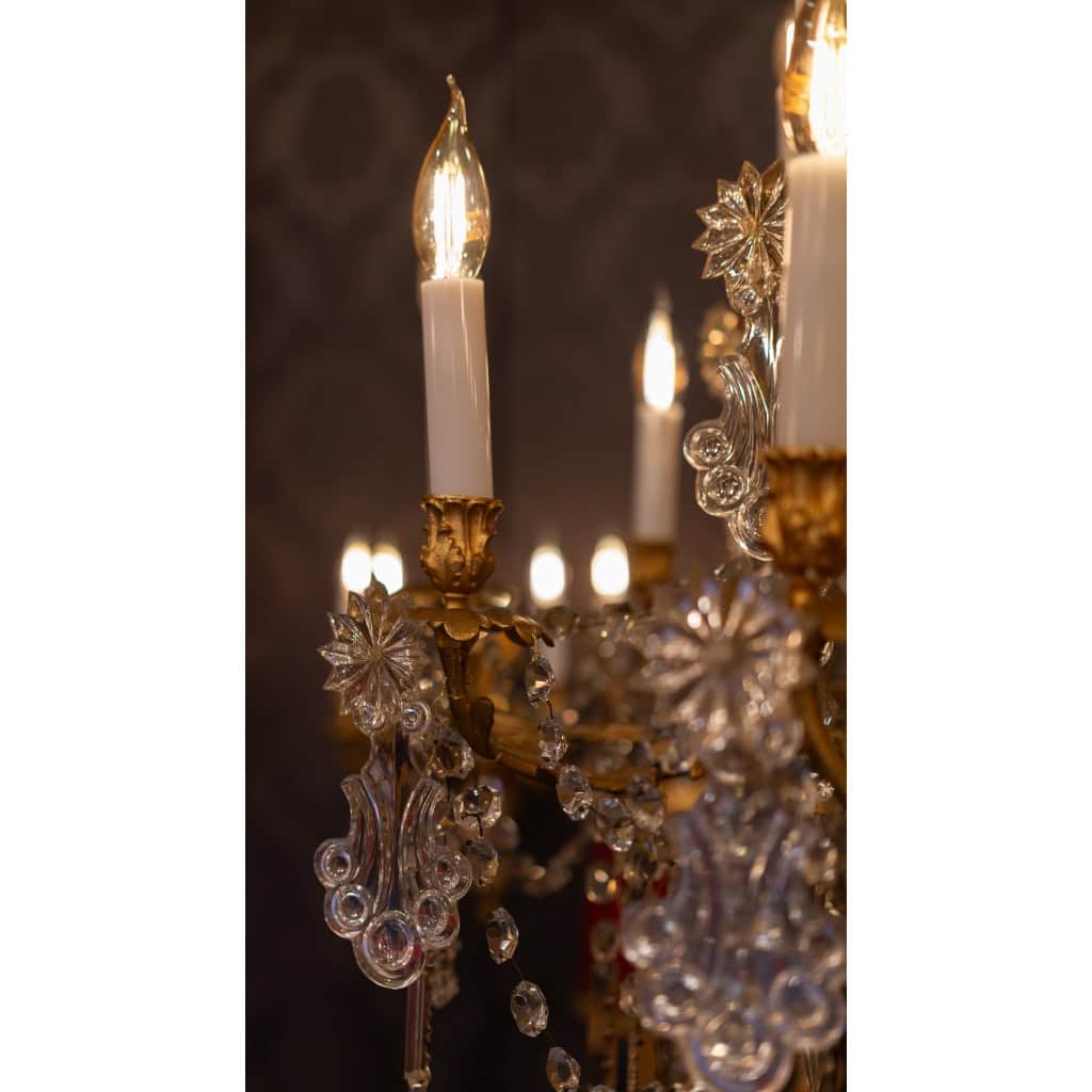 Lustre à dix-huit lumières en bronze ciselé et doré et décor de cristal Baccarat vers 1850-1860 | Biron Lustre à dix-huit lumières en bronze ciselé et doré et décor de cristal Baccarat vers 1850-1860