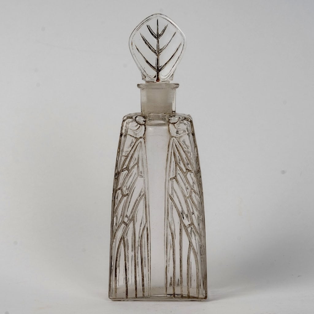Flacon Lotion « Cigalia » verre blanc patiné gris de René LALIQUE | Biron |||||||