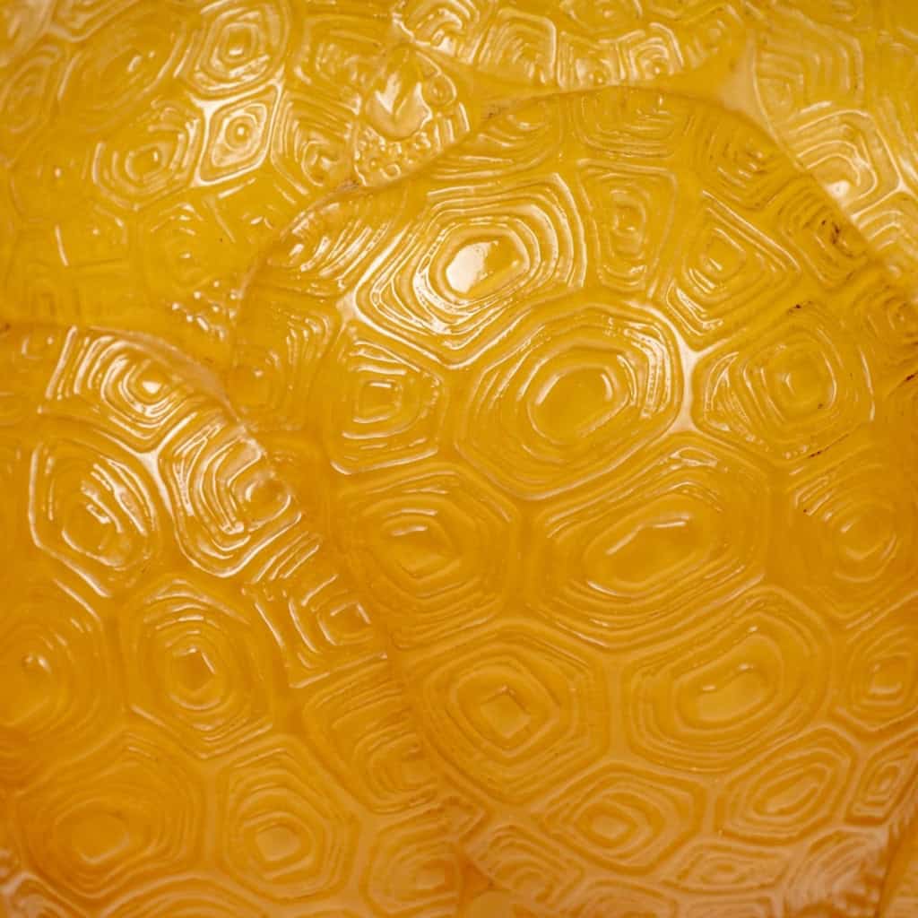 Vase « Tortue » verre butterscotch de René LALIQUE