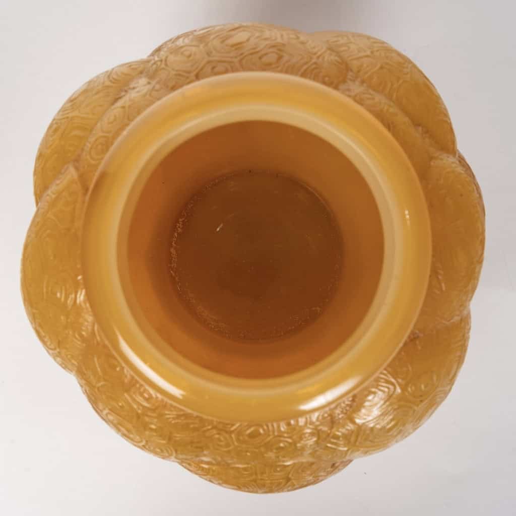 Vase « Tortue » verre butterscotch de René LALIQUE