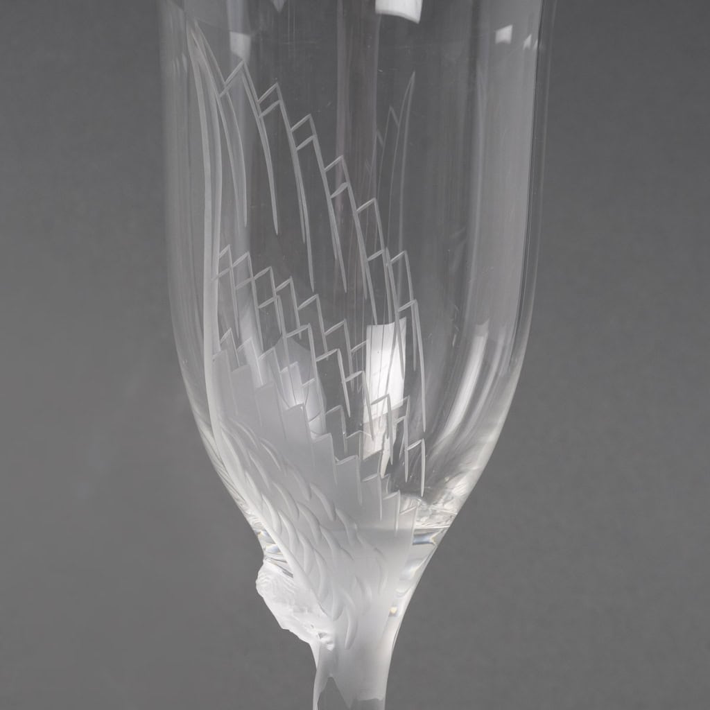Suite de 6 flûtes à champagne « Ange de Reims » cristal blanc de LALIQUE France | Biron Suite de 6 flûtes à champagne "Ange de Reims" cristal blanc de LALIQUE France