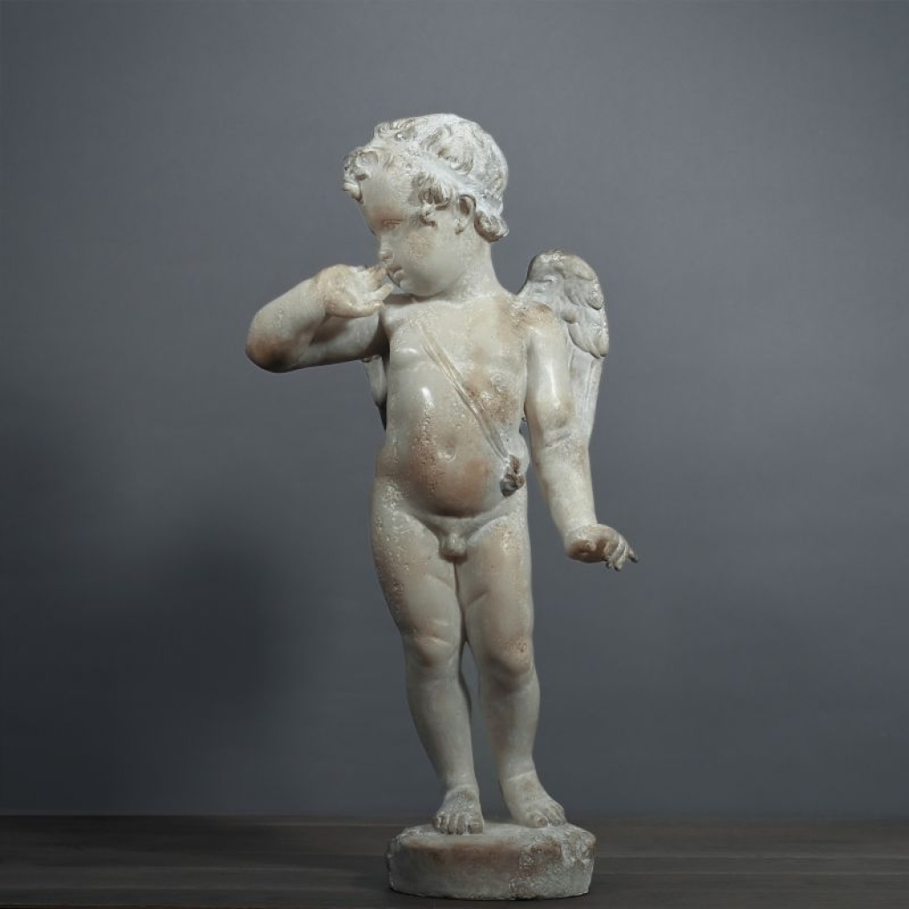 Sculpture d’un Ange, reproduction en matière composite, XXème siècle, décoration intérieur et extérieur. | Biron |||||||