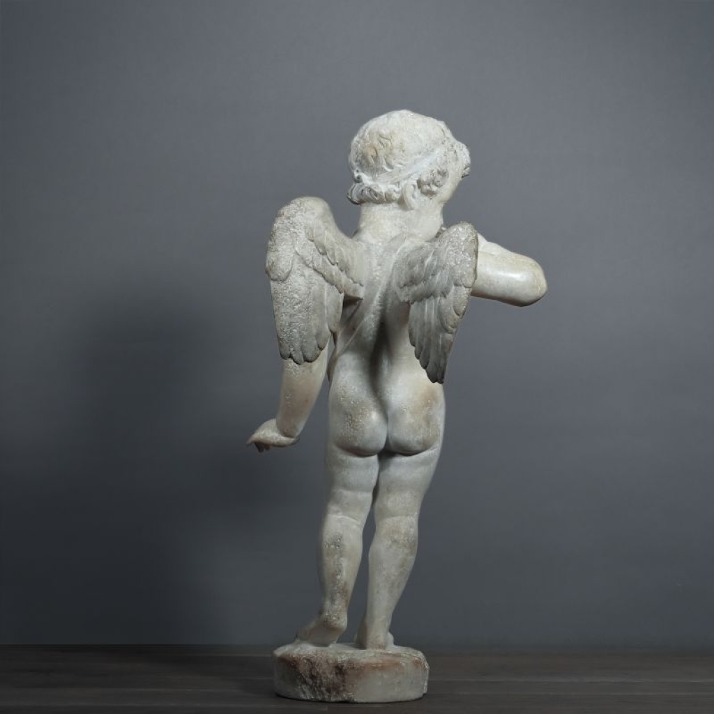Sculpture d’un Ange, reproduction en matière composite, XXème siècle, décoration intérieur et extérieur. | Biron Sculpture d’un Ange, reproduction en matière composite, XXème siècle, décoration intérieur et extérieur.