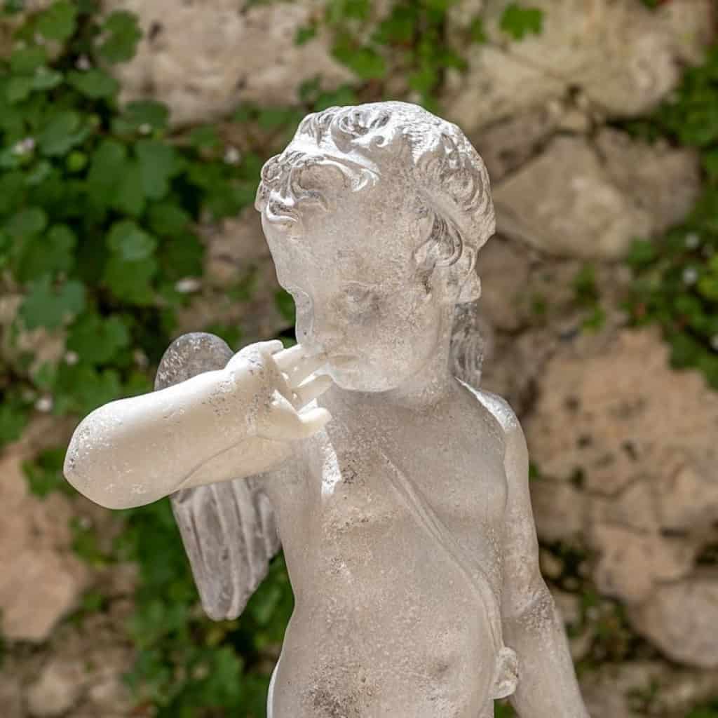 Sculpture d’un Ange, reproduction en matière composite, XXème siècle, décoration intérieur et extérieur. | Biron Sculpture d’un Ange, reproduction en matière composite, XXème siècle, décoration intérieur et extérieur.