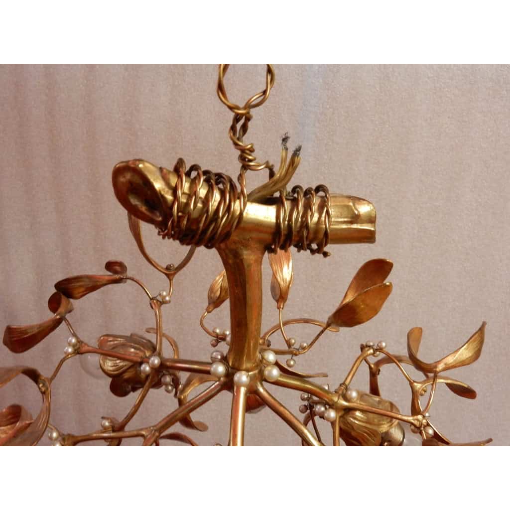 1900′ Lustre Boule de Gui en Bronze Doré Art Nouveau a 3 Lampes Diamètre 43 cm Douilles En Forme De Tulipes | Biron 1900′ Lustre Boule de Gui en Bronze Doré Art Nouveau a 3 Lampes Diamètre 43 cm Douilles En Forme De Tulipes